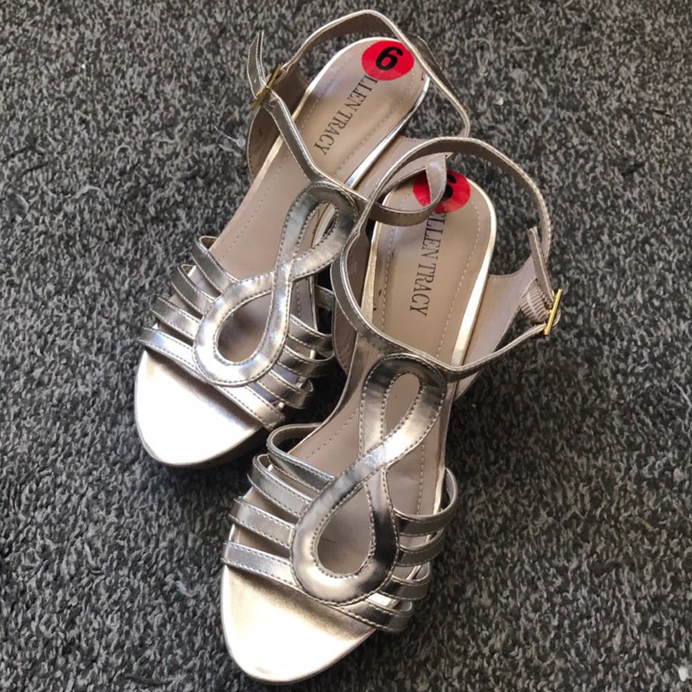 New Ellen Tracy wedge sandals